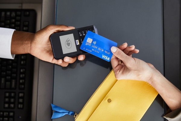 So sánh thẻ thanh toán và ví điện tử: Nhược điểm của thẻ thanh toán